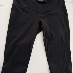 Athleta capri biker shorts LP