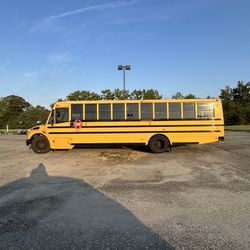 2010 Freightliner B2 Bus 7.2L L6 DIESEL.