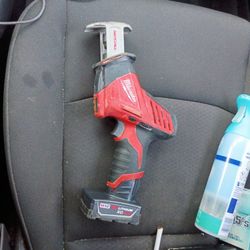 Milwaukee M12 Lithium-ion Hackzall