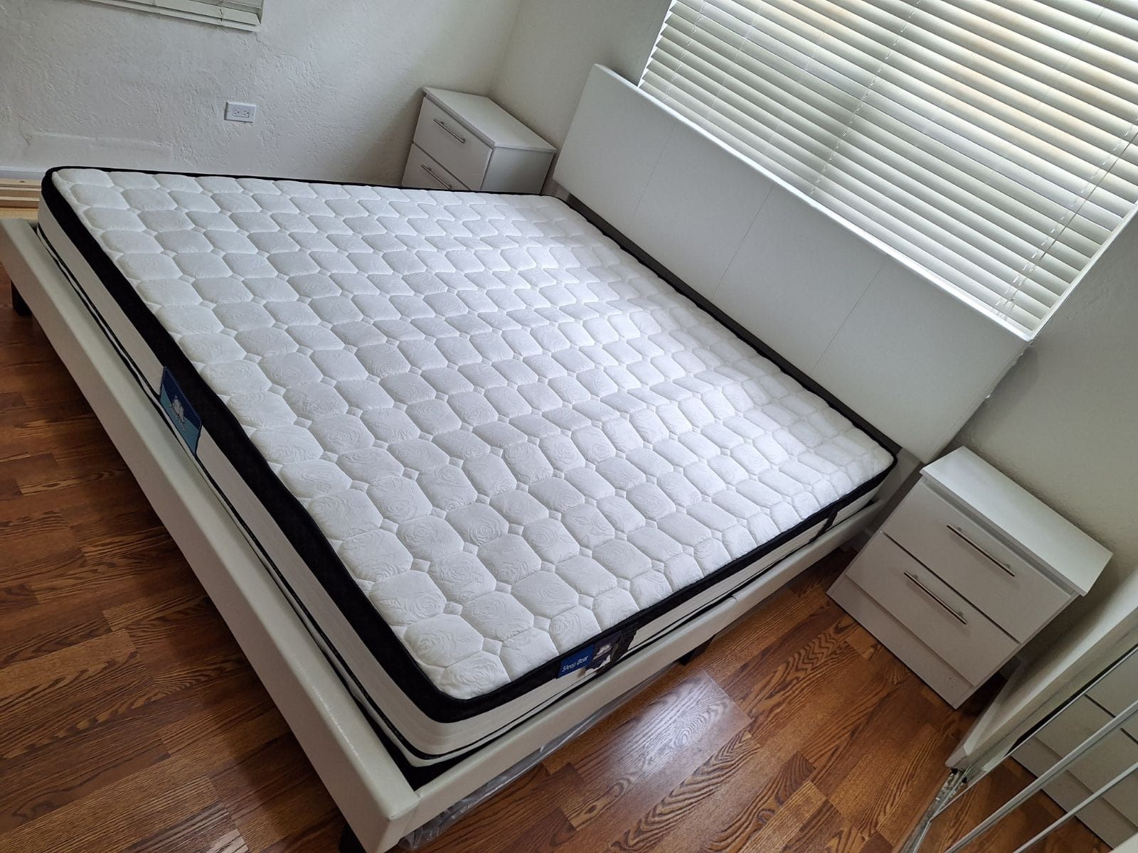 King Size Bedroom Set - Juego De Cuarto Tamaño King