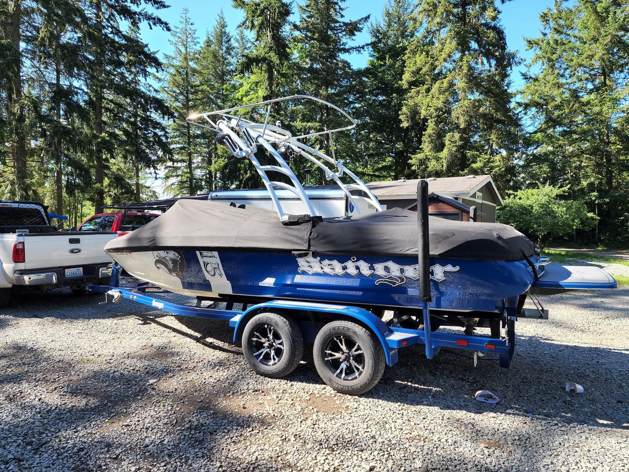 Sanger 2013 V215 Wakeboard Boat