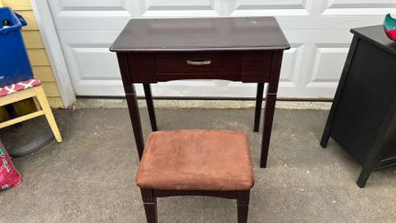 Table and small bench seat