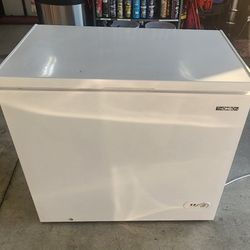 7 Cu. Ft. Chest Freezer