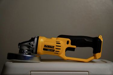 DeWalt 20V Angle Grinder – Pro Tool