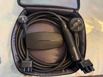 TESLA MOBILE CHARGER