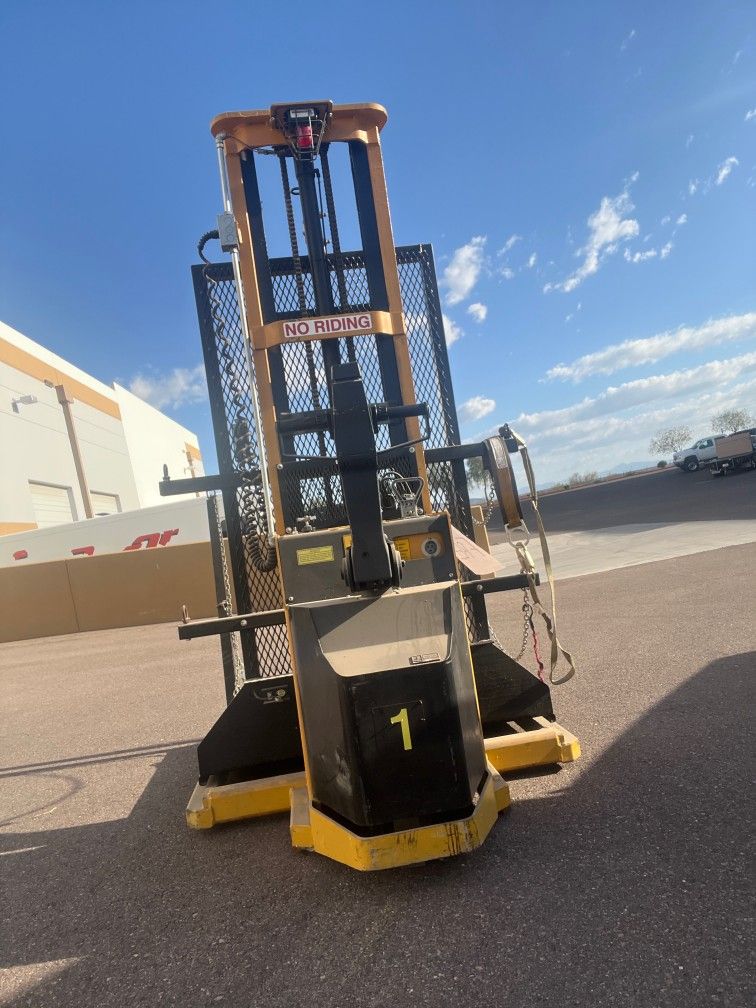 Big Joe Platform Lift / Forklift