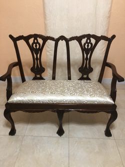 Small sofa super antique como nuevo 300 precio fijado