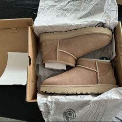 UGG Classic Ultra Mini Boot Size 6W