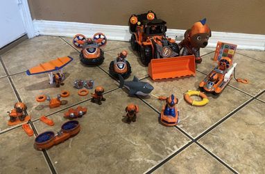 Paw patrol-Zuma Toy Lot