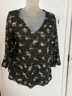 Shirt size medium women