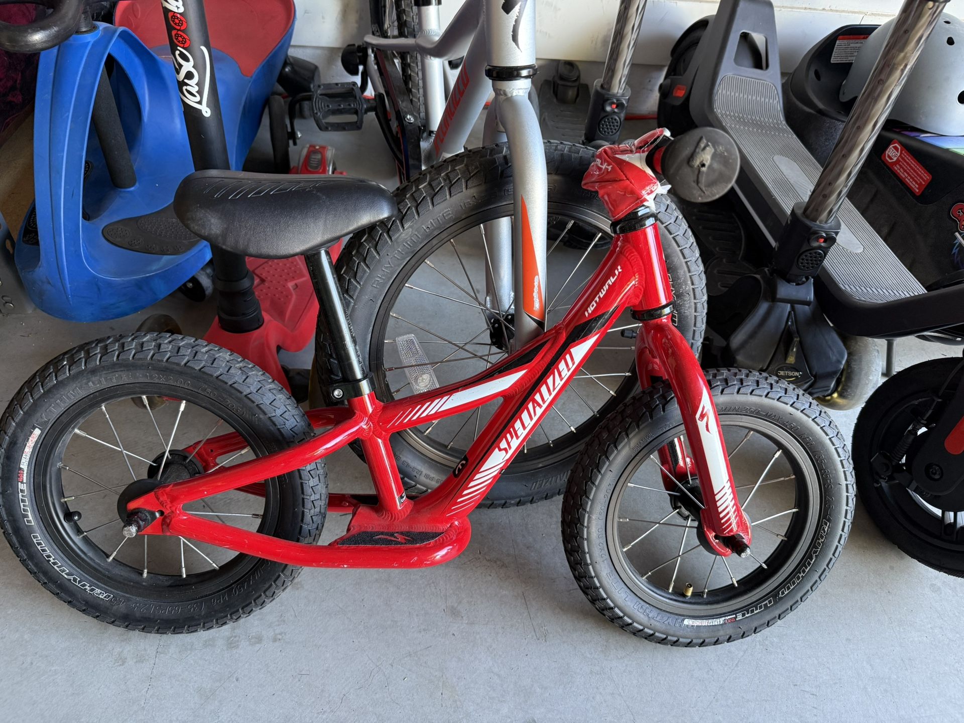 🚲 Specialized Hotwalk Balance Bike – Red – Excellent Condition
