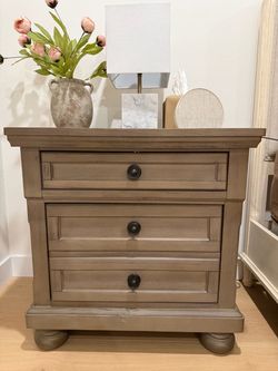 Set of 2 Matching Nightstands