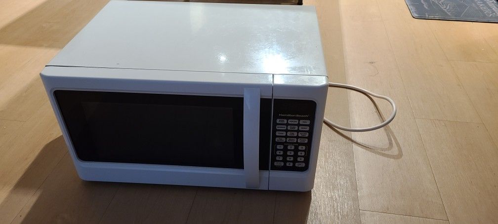 Hamilton Beach Microwave White