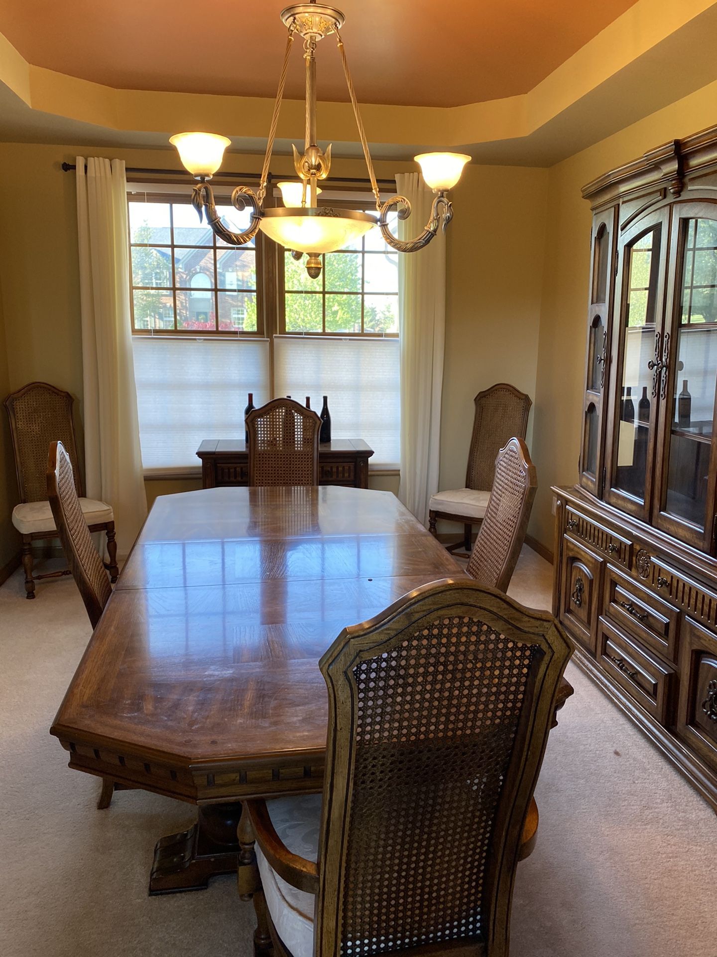 Bernhardt Dining room set with matching hutch and buffet