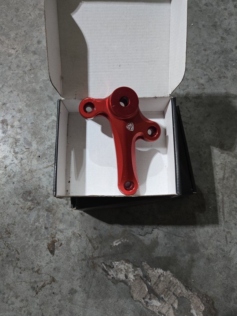 Ducati SFV4 ENGINE mount