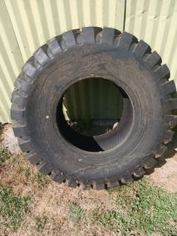 36 x 12.50 x 16.5 Goodyear Wrangler RT II tires