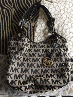 Selling My Michael Kors purse