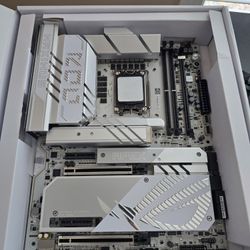 ASUS ROG MAXIMUS Z890 APEX + G.SKILL 48GB DDR5 8800 CUDIMM Memory Kit