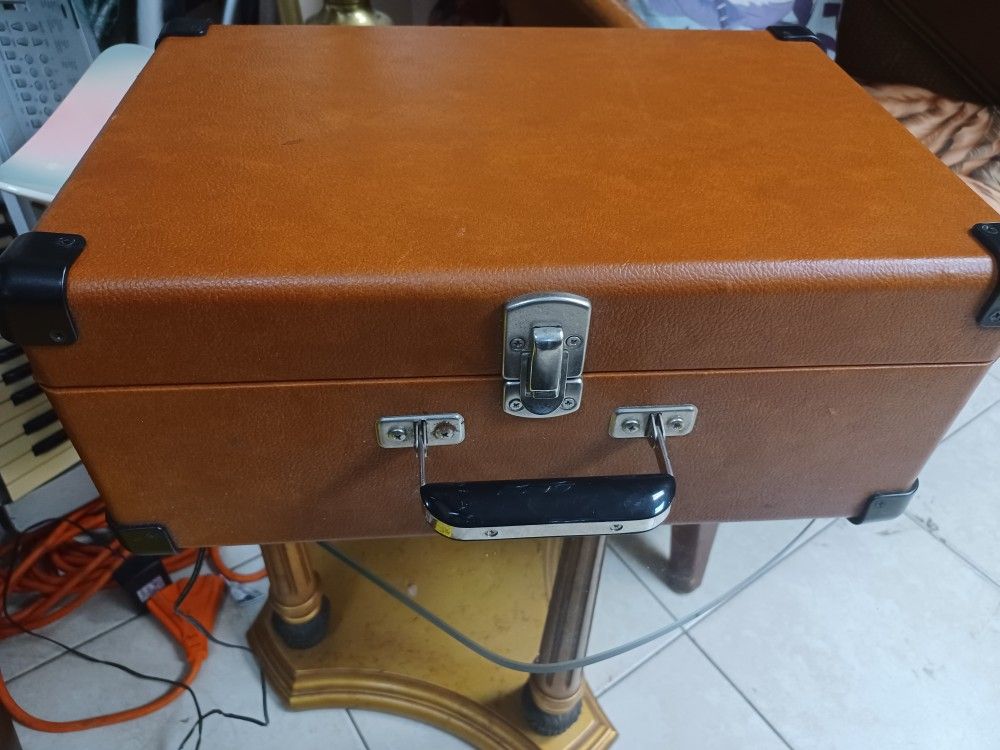 Crosley Traveler Record Player