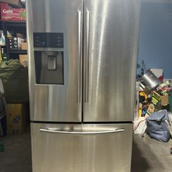 SAMSUNG REFRIGERATOR 
