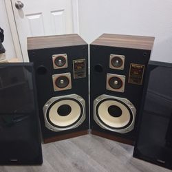 Vintage Floor Standing Fisher Speakers