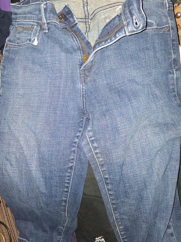 Levi's 8 Capris