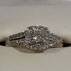 New Beautiful Diamond Engagement Ring 