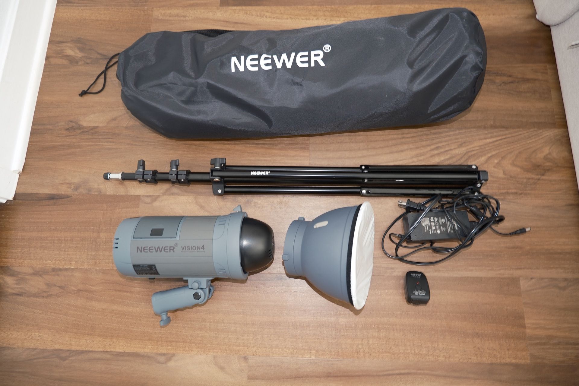 Neewer Vision 4 Strobe Light