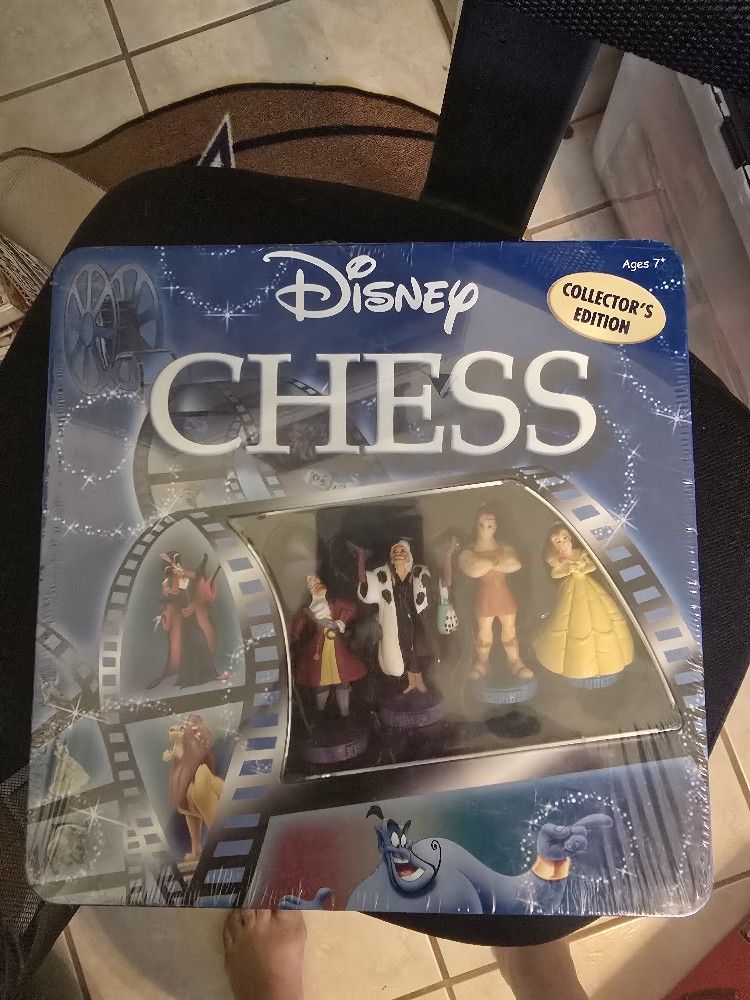 Disney Triva PERSUIT AND CHESS GAME