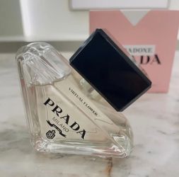 Prada Paradoxe Virtual Flower.