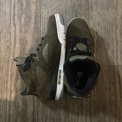 Jordan’s Son Of Mars Size 10.5  (PRICE IS NEGOTIABLE)