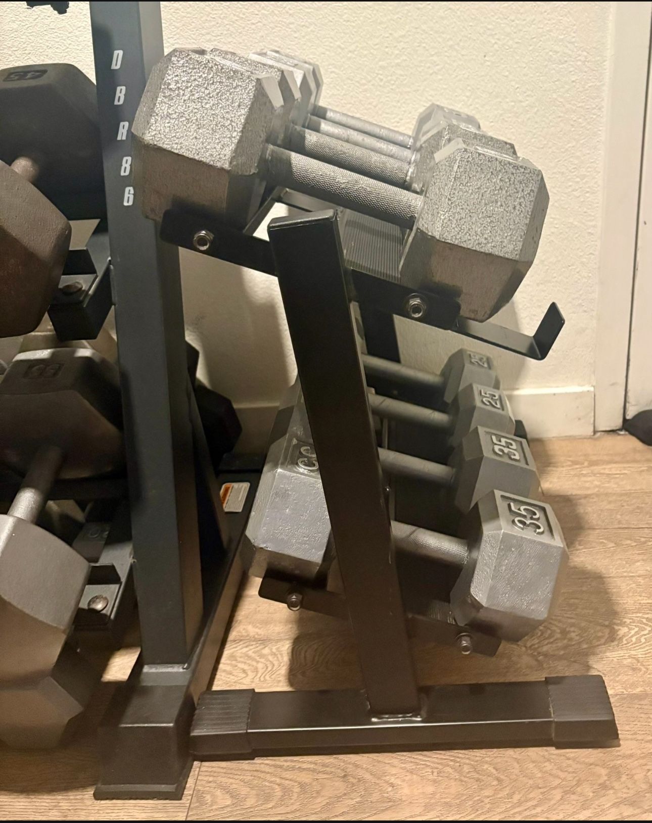 Set Of Heavy Hex Cast Iron Dumbbells  In NEW CONDITION Total: 260 lbs (NO  RACK)