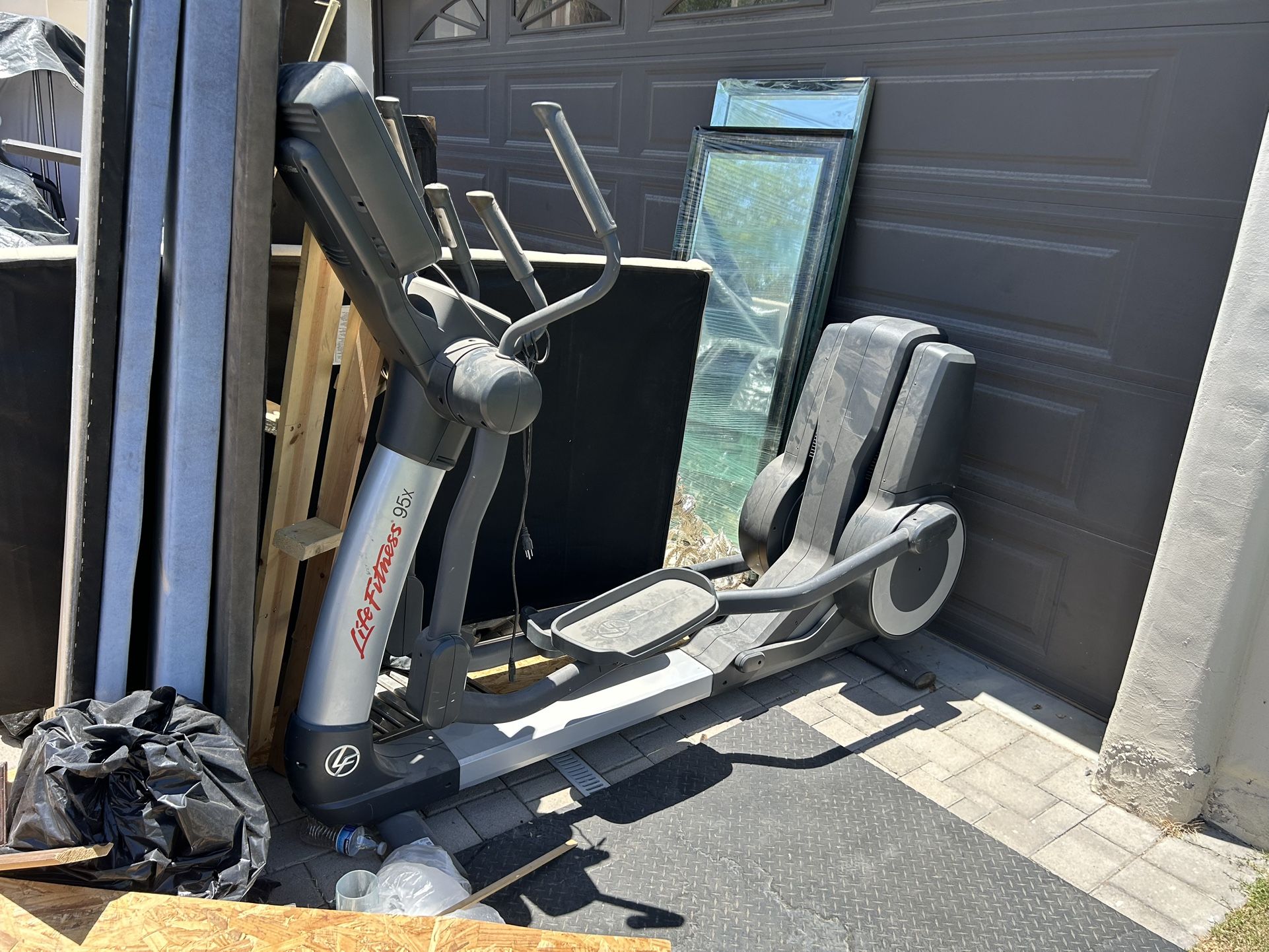 Life Fitness 95x Elliptical