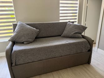 Day bed with trundle including two mattresses