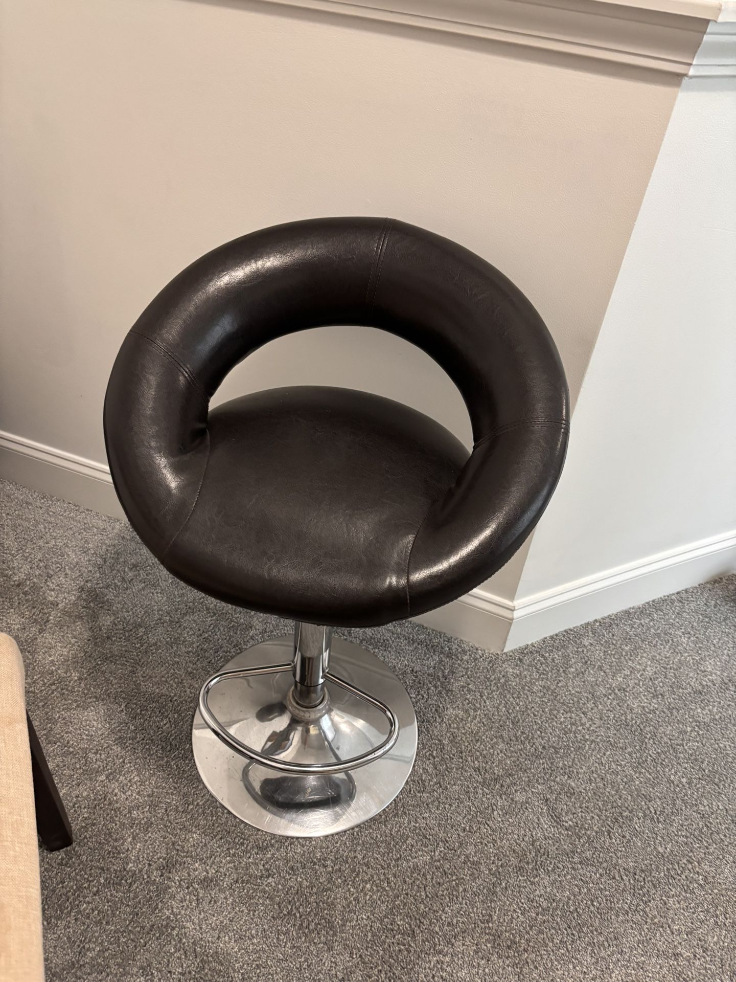 2 Bar Stools 
