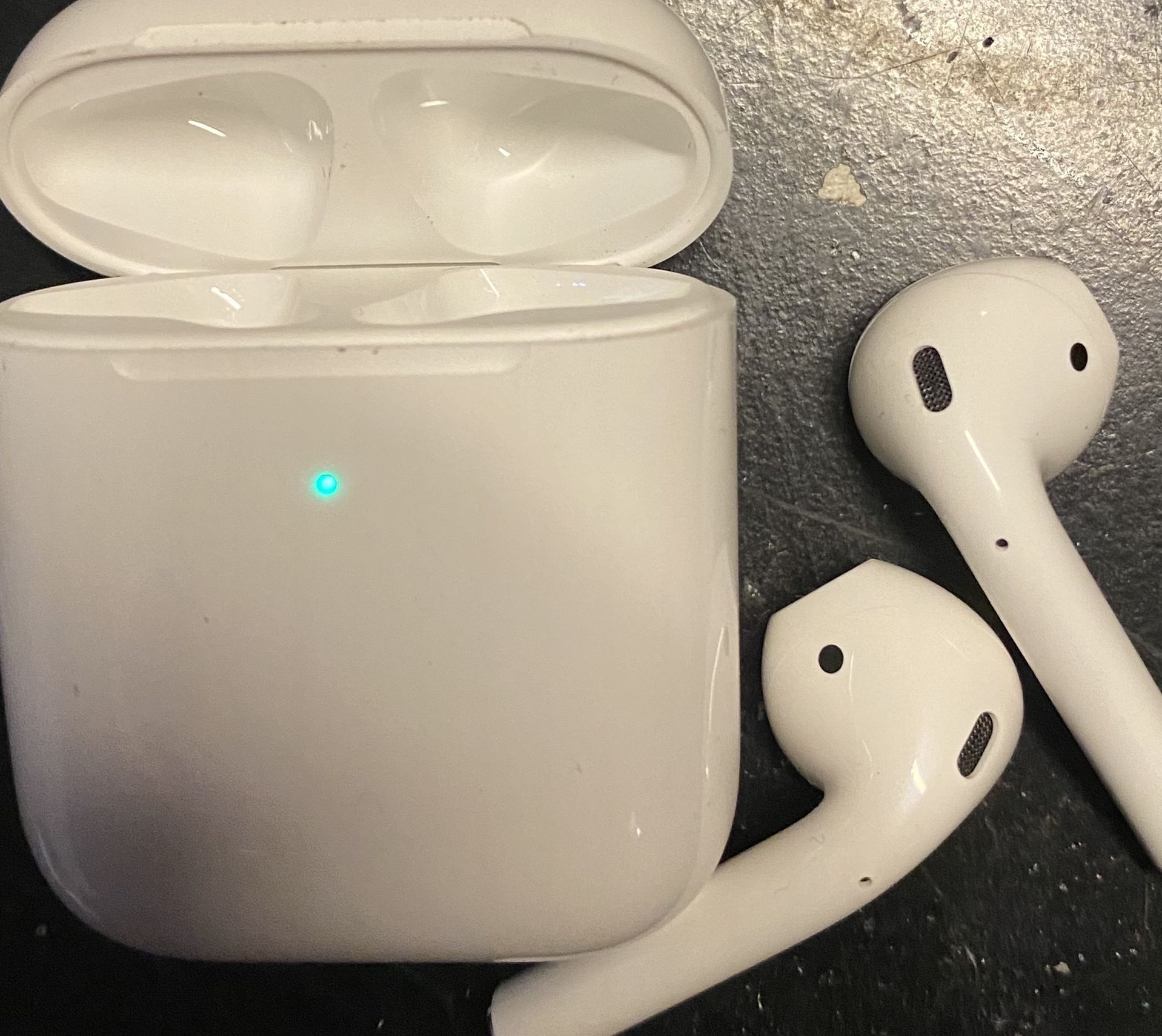 Apple Airpods With Wireless Charging Case- Gen 2