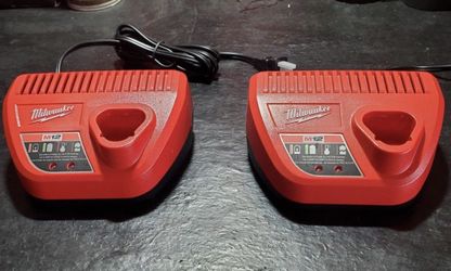  Milwaukee M12 12 Volt Charger Red Lithium-Ion 48-59-2401