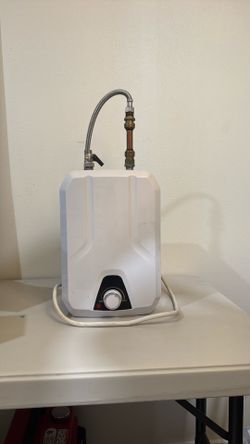 Electrical portable hot water small tank