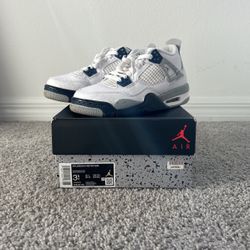 ‘22 jordan 4 “Midnight navy” (3.5 Y)