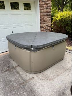 HOT TUB - 2 person HotSpring Solana TX spa