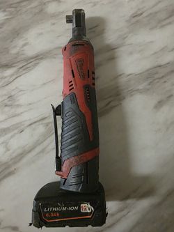 Racha Milwakee 3/8 includes Bataria