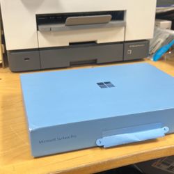 Microsoft Surface Pro 13” Oled Touchscreen 11th Gen 