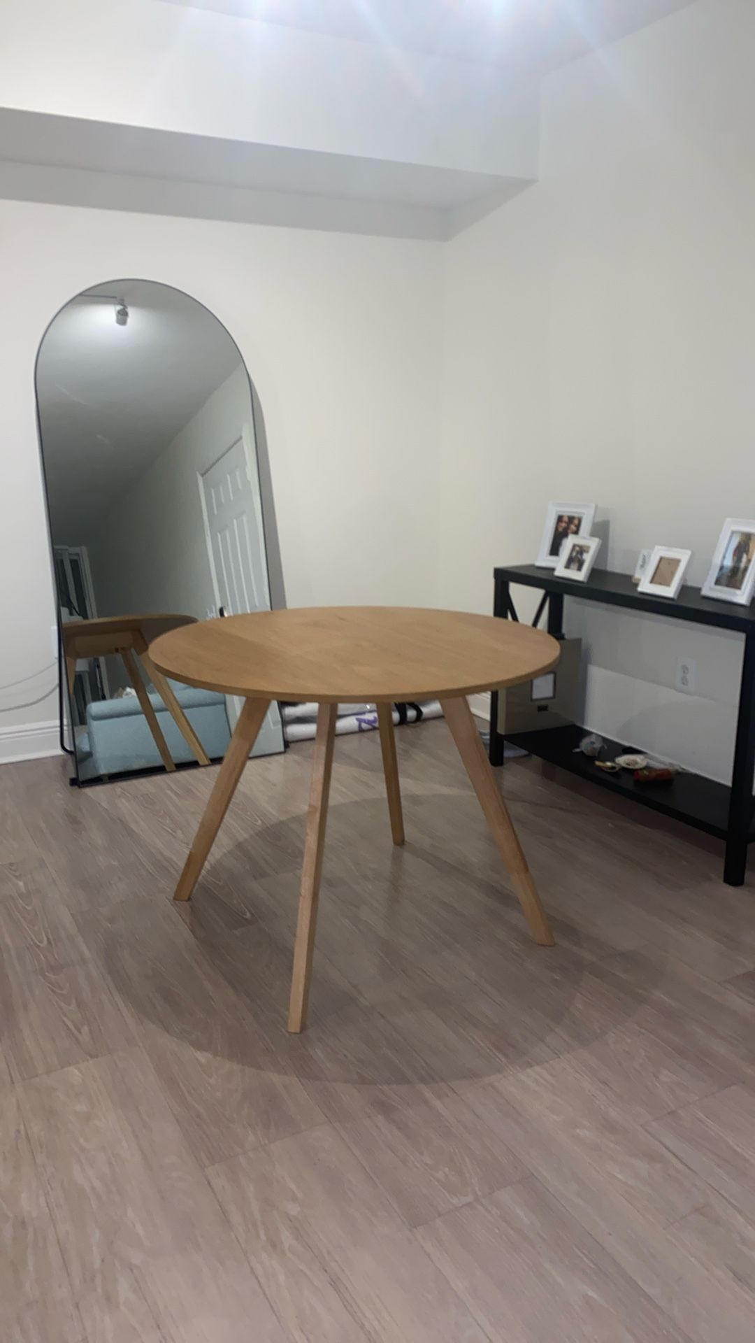 39.5” Dining Table