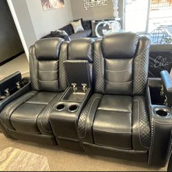 Party Time Midnight Reclining Sofa And Loveseat

Ashley Furniture