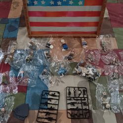 Military Mini Figs & Accessories  **NEW**
