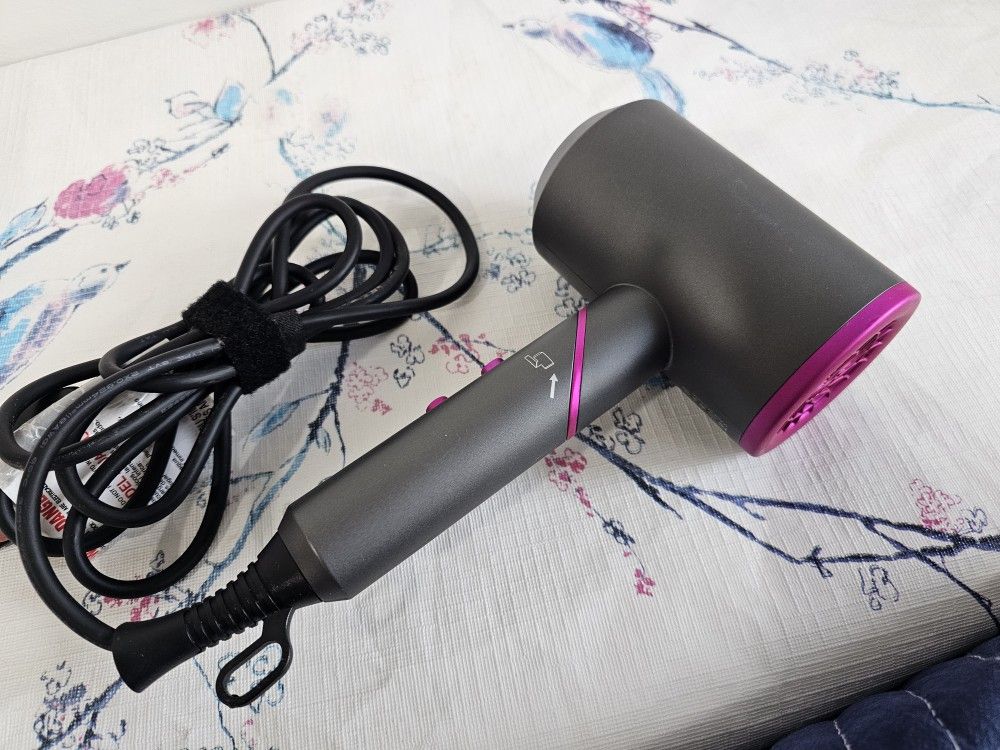 Barely used, foldable quick dry hair dryer.