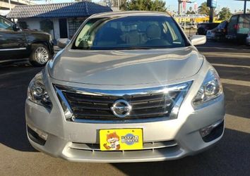 2013 Nissan Altima like new financing and warranty available