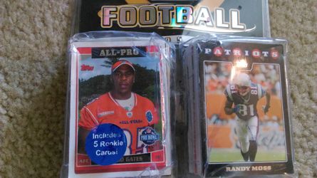New sealed package of 75 football cards