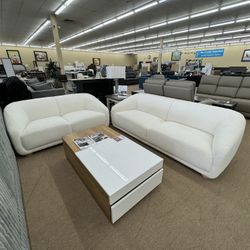 Kolvere Sofá And Loveseat