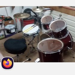 5 PIECE PEARL DRUM SET INCLUDES SYMBOLS, SNARE AND ALL STANDS FOOT PETALS, AND STICKS